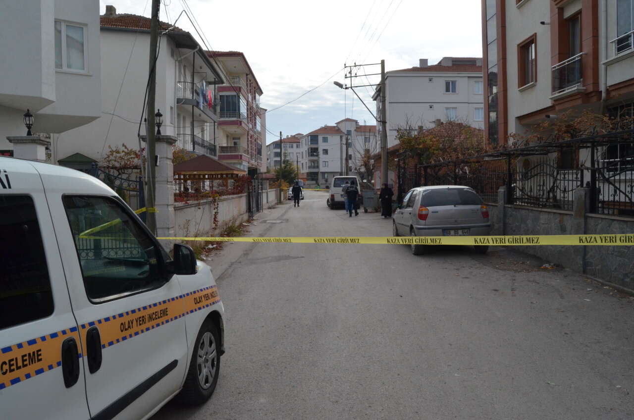 Kayınpeder - damat kavgası kanlı bitti! Kalbine saplanan bıçakla hastaneye getirildi 1